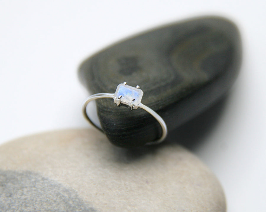 Inner Knowing Ring in Rainbow Moonstone+ Sterling Silver