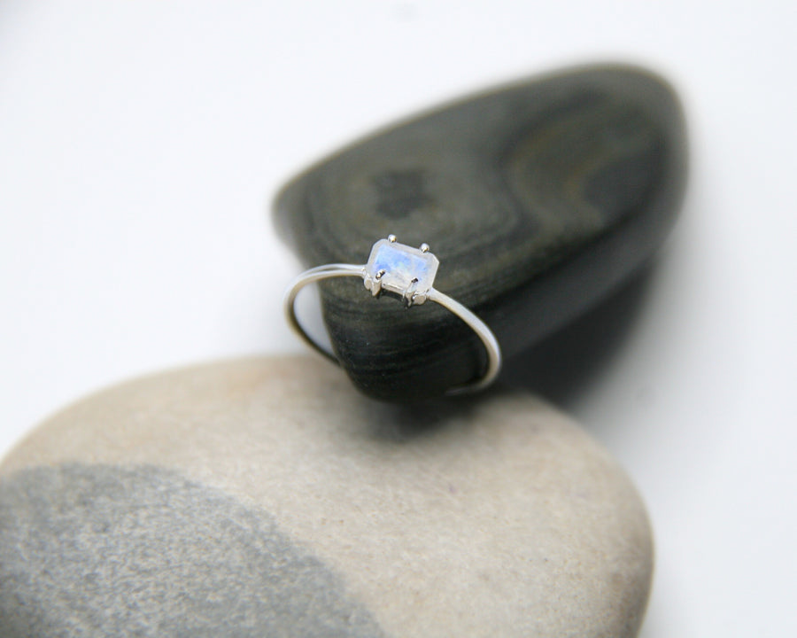 Inner Knowing Ring in Rainbow Moonstone+ Sterling Silver