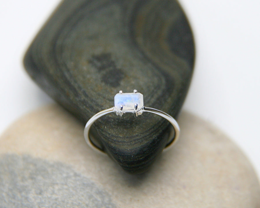 Inner Knowing Ring in Rainbow Moonstone+ Sterling Silver